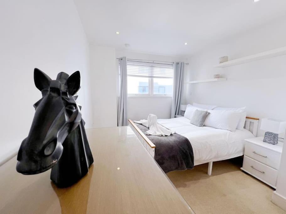 Stylish Seaview One-Bedroom Apt Swansea Buitenkant foto