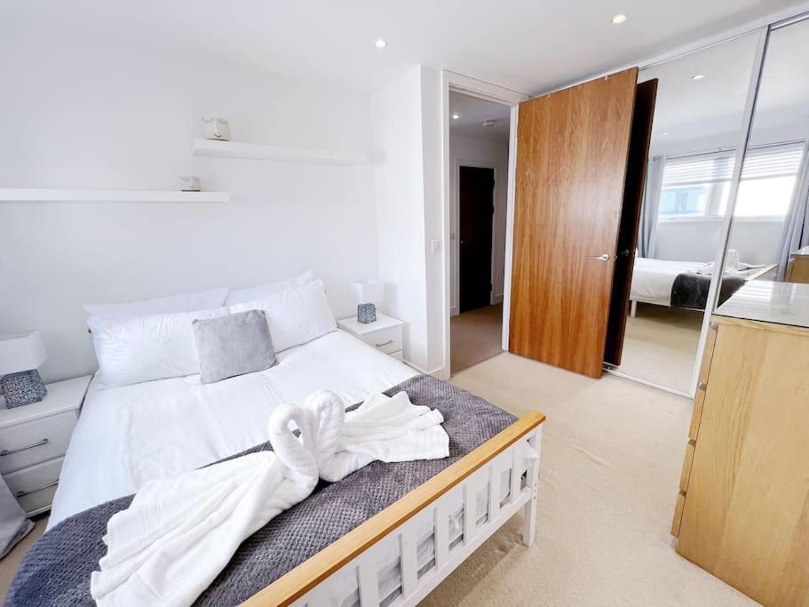 Stylish Seaview One-Bedroom Apt Swansea Buitenkant foto