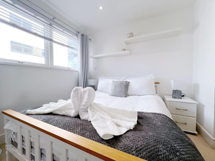 Stylish Seaview One-Bedroom Apt Swansea Buitenkant foto