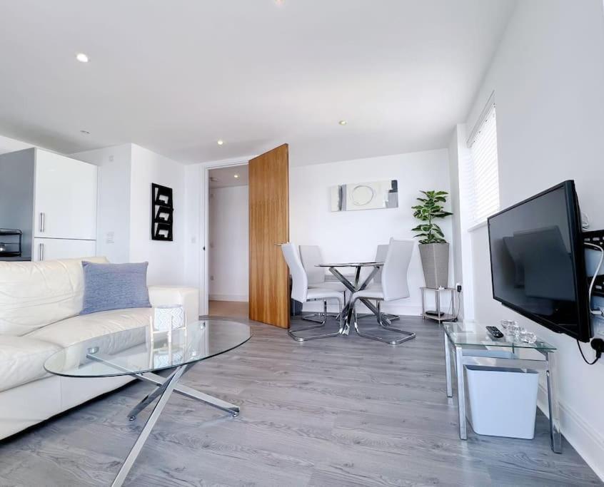 Stylish Seaview One-Bedroom Apt Swansea Buitenkant foto