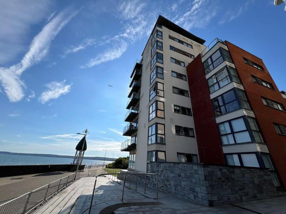 Stylish Seaview One-Bedroom Apt Swansea Buitenkant foto