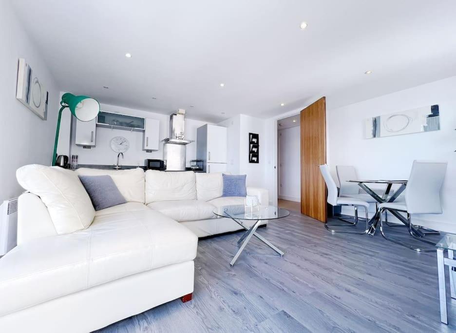 Stylish Seaview One-Bedroom Apt Swansea Buitenkant foto