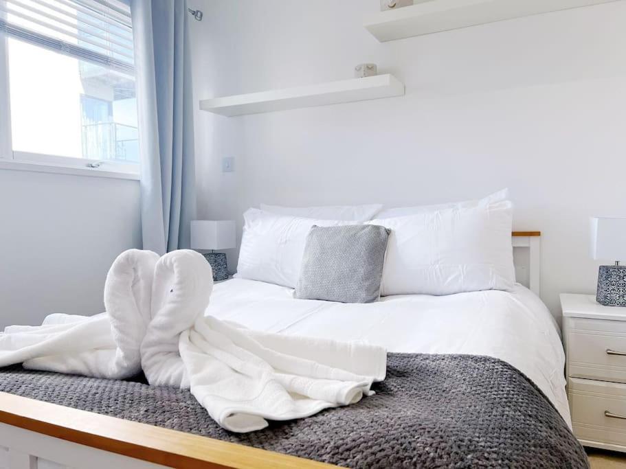 Stylish Seaview One-Bedroom Apt Swansea Buitenkant foto