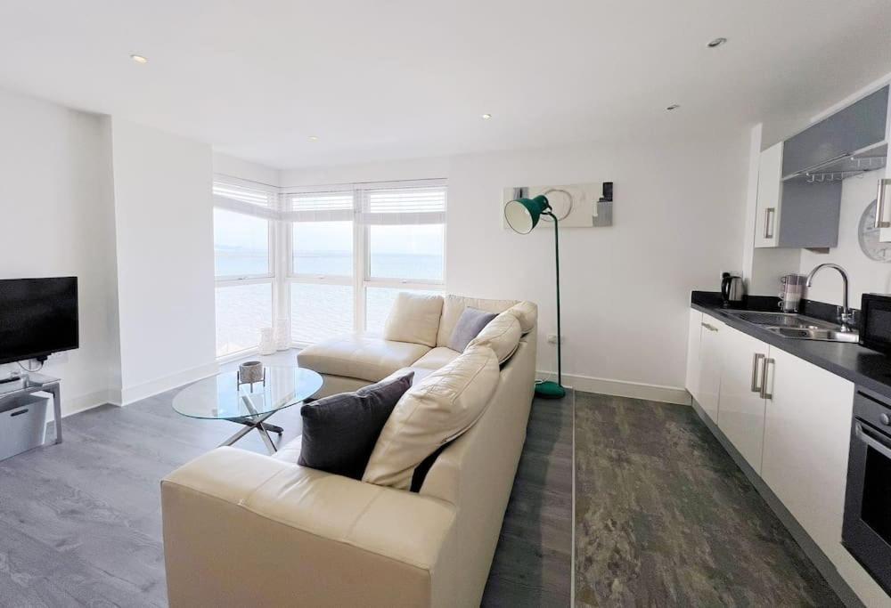 Stylish Seaview One-Bedroom Apt Swansea Buitenkant foto