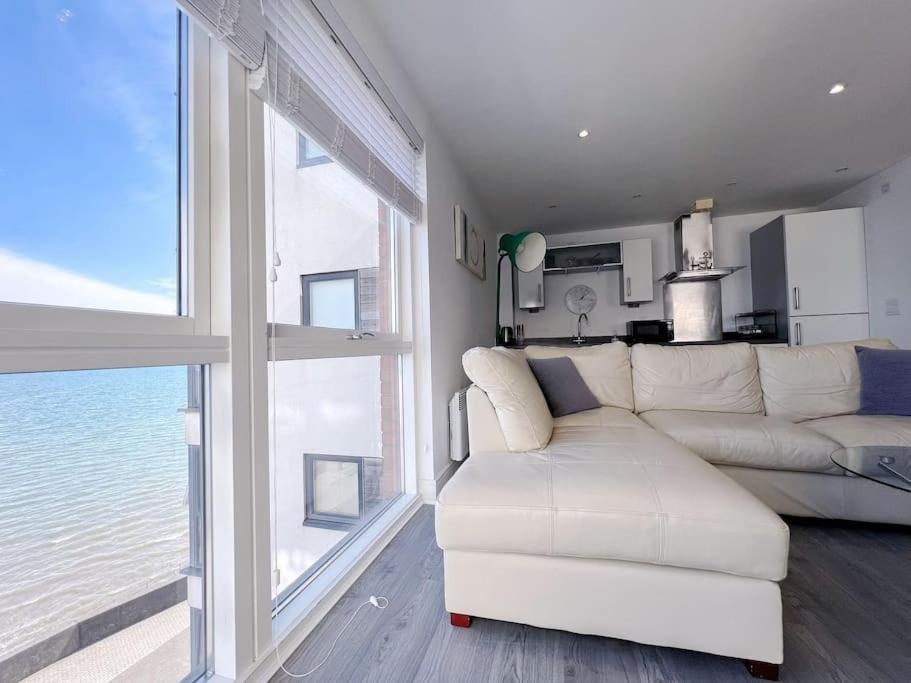 Stylish Seaview One-Bedroom Apt Swansea Buitenkant foto