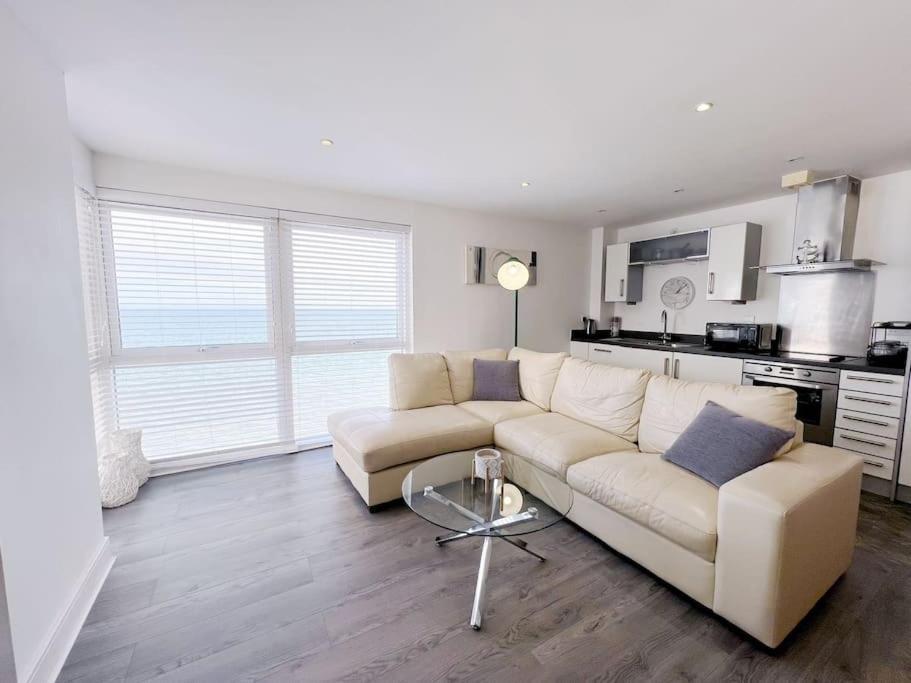 Stylish Seaview One-Bedroom Apt Swansea Buitenkant foto